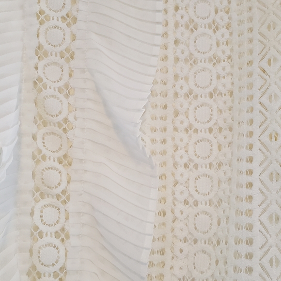 NWT Express Cream White Blouse Flutter Detail Unique w/ Movement! - Picture 10 of 15